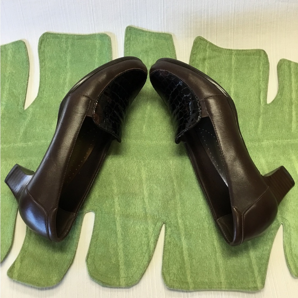 Trotters Brown Low Heels(2”) - Picture 8 of 9